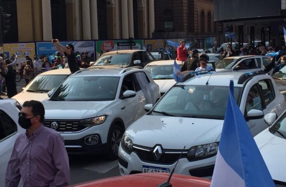 Cientos de tucumanos participaron en la marcha del 17A