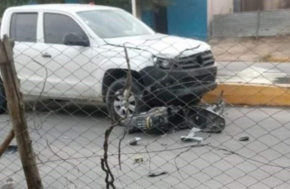 Un motociclista murió luego de ser arrollado por una camioneta