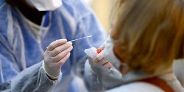 Mas contagiados y 5 fallecidos (APN)