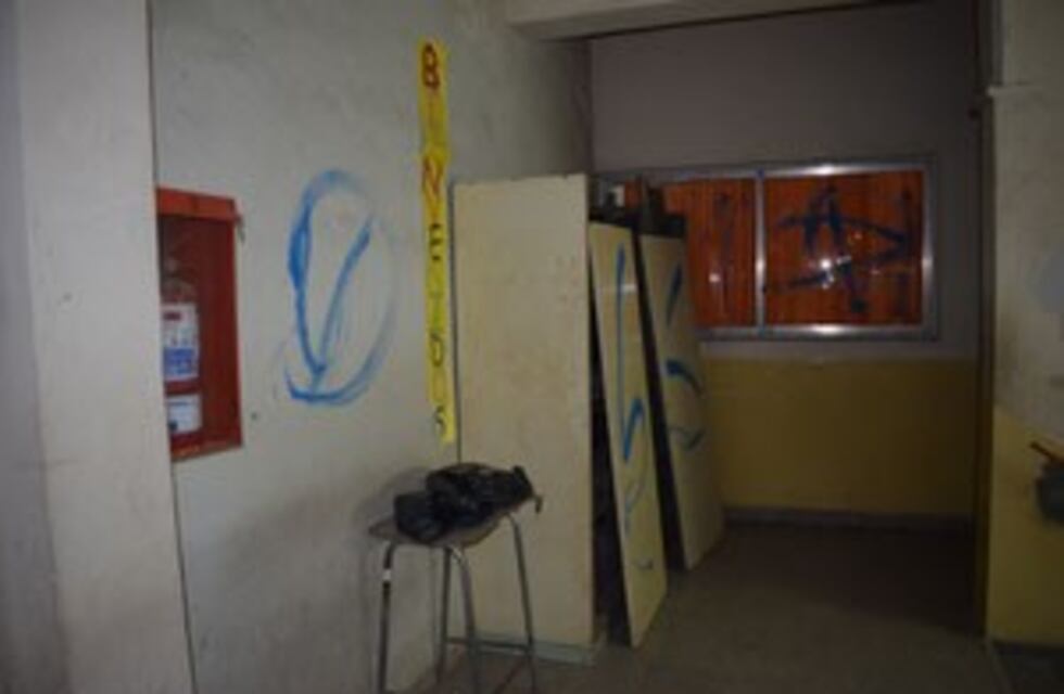 Vandalismo, daños y pintadas nazi en una escuela de Pérez