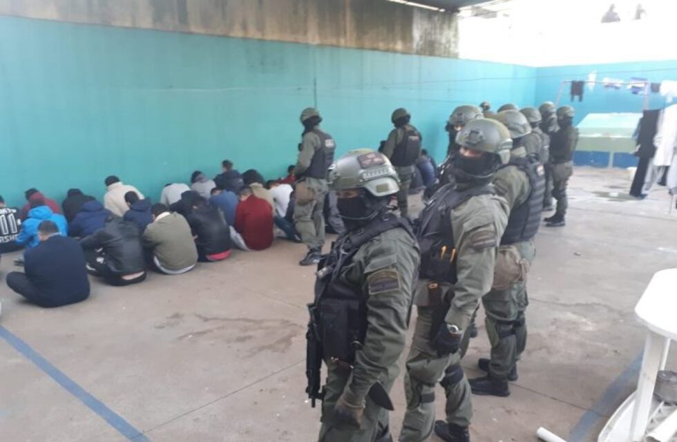 Armas de fuego, celulares, droga y anotaciones fueron hallados en los allanamientos por ataques a jueces