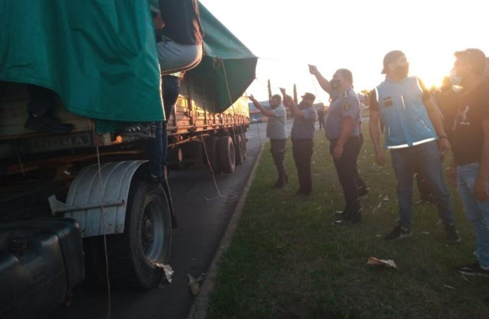 Detuvieron un camión con cinco toneladas de droga