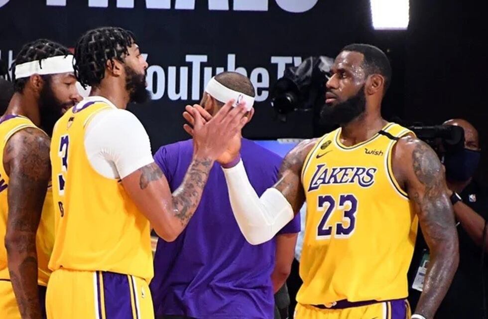 Finales de la NBA: los Lakers le ganaron a Miami Heat y ya acarician el título
