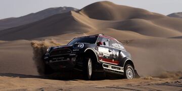 Mini's Argentine driver Orlando Terranova and co-driver Bernardo Graue compete during the Stage 2 of the Dakar 2019 between Pisco and San Juan de Marcona, Peru, on January 8, 2019\u002E (Photo by FRANCK FIFE / AFP)