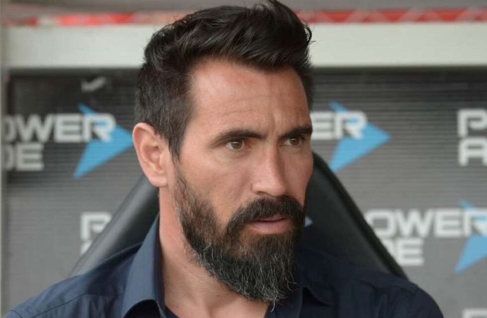 Colón: definen la salida del técnico Domínguez y la venta de Conti a Benfica