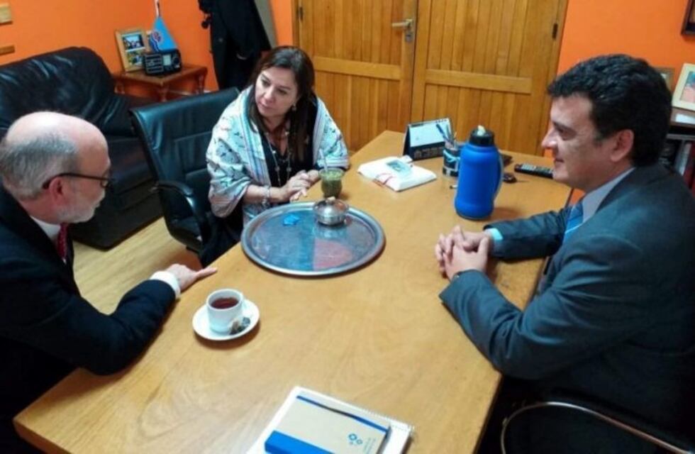 CPE firma acuerdo de cooperación con Gobierno de Canadá