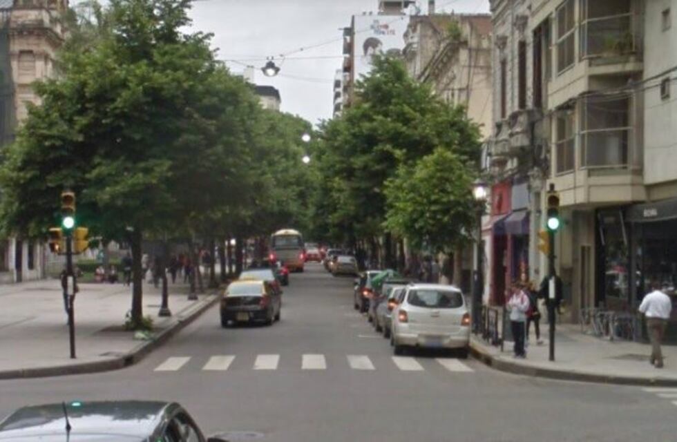 Robaron una farmacia, fueron grabados por las cámaras de seguridad y más tarde los detuvieron