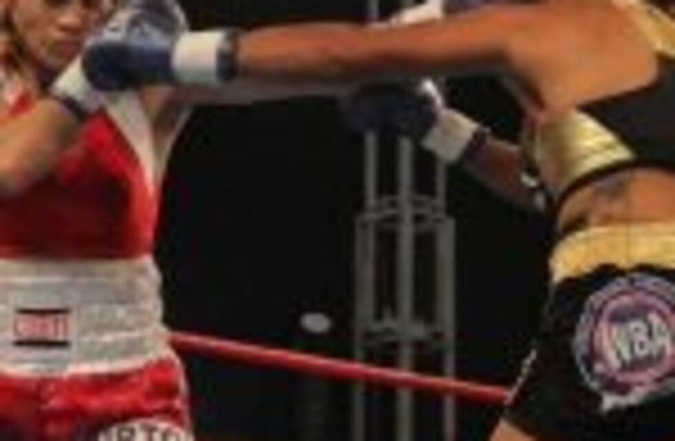 La Tigresa Acuña venció por nocaut a Yesica Marcos y se quedó con el título mundial FIB