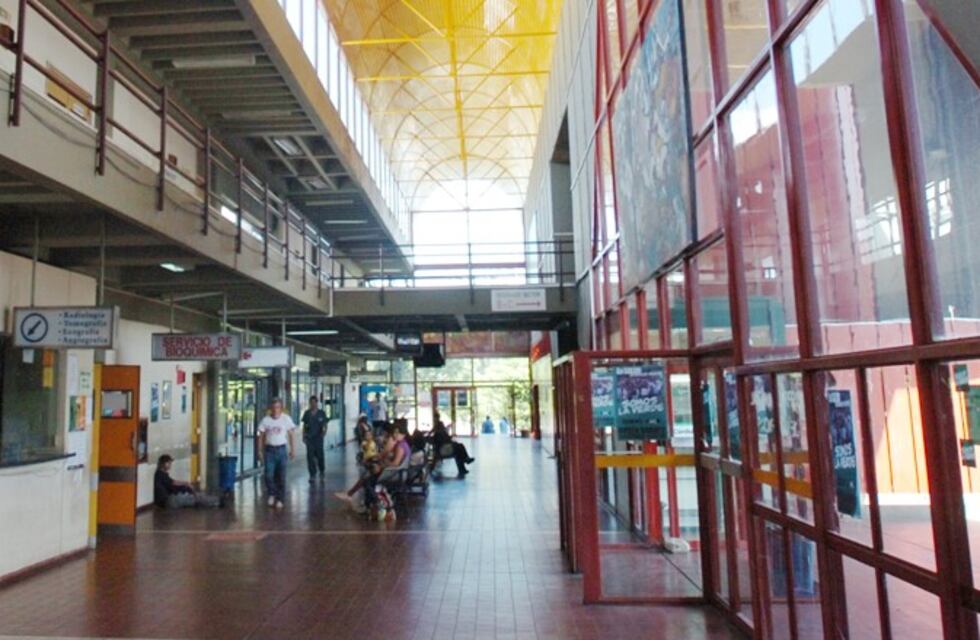 Adolescente le sacó el auto a su padre y chocó contra una moto: una chica grave