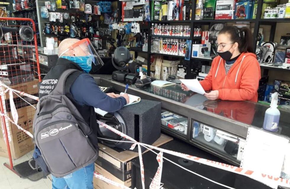 El Gobierno controla que se cumpla el protocolo en los comercios