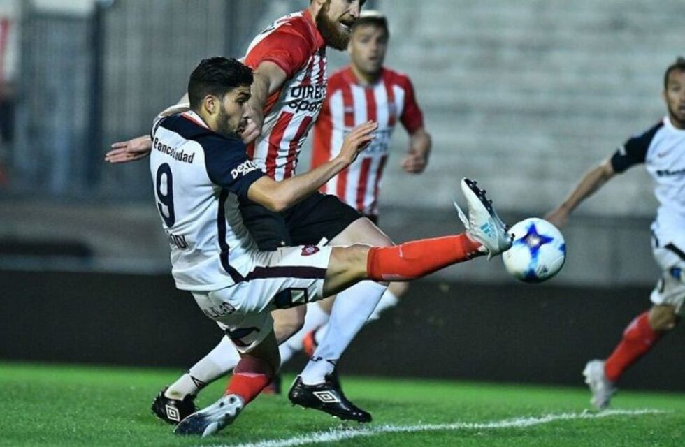 Superliga: con goles de penal, San Lorenzo empató con Estudiantes