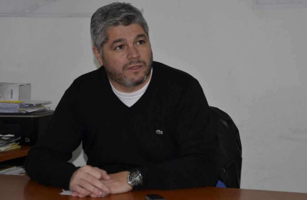 Velázquez insta a clubes de barrio a obtener la tarifa social eléctrica