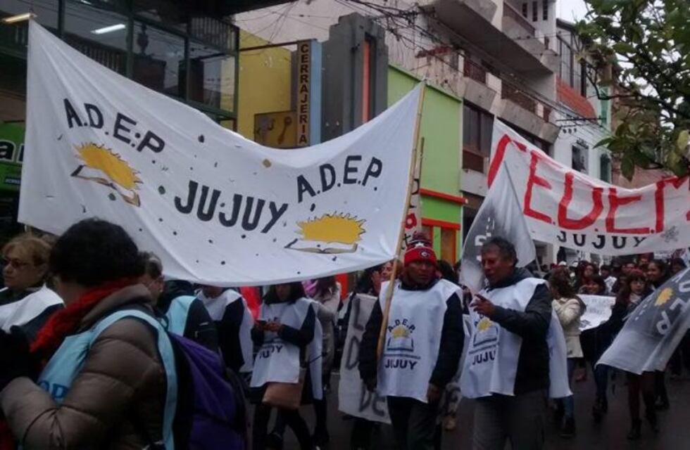 Docentes jujeños pararon y marcharon