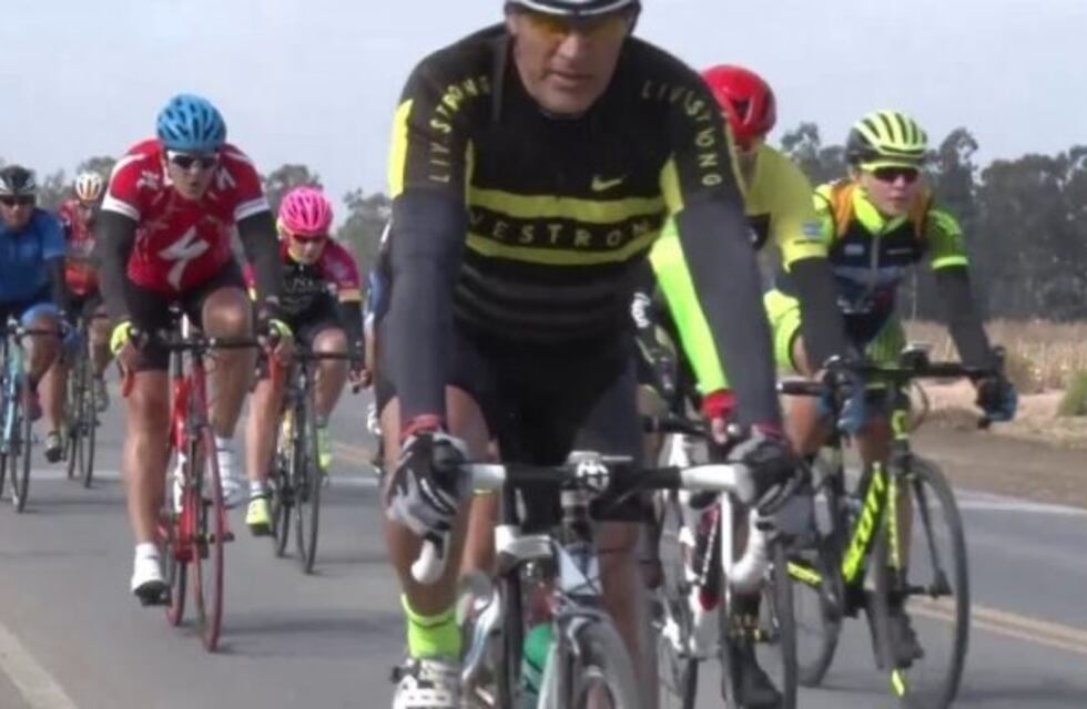 Lidia Gonzales y Julio Baigorria campeones del Regional de Ciclismo en Ruta