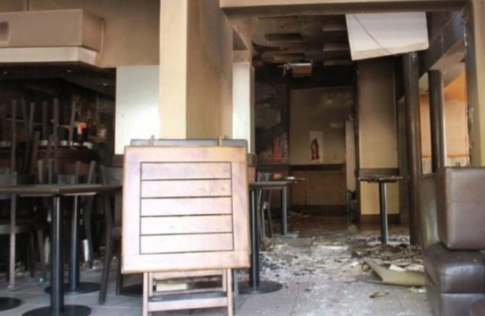 El fuego devoró un conocido café de Ciudad
