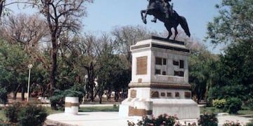El acto conmemorativo se realizará frente a la estatua del General San Martín