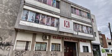 Club Atlético Pilar, donde se disputó el torneo de pádel clandestino\u002E (Clarín)