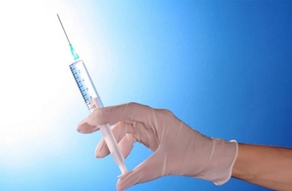 Una mujer quiso agrandarse los senos y murió por mala praxis