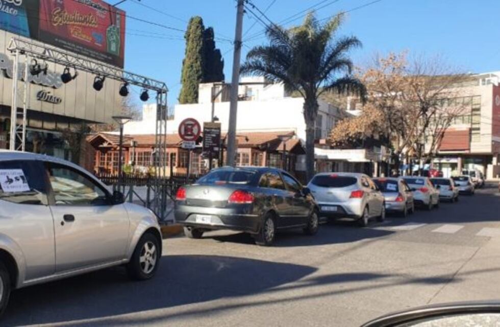 "¡Queremos la verdad, queremos justicia!": multitudinaria caravana por Andrea Castana en Carlos Paz