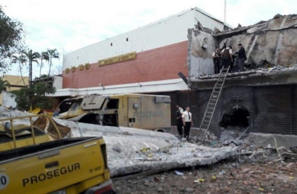 Con bombas y fusiles, un grupo comando robó 40 millones de dólares en Paraguay