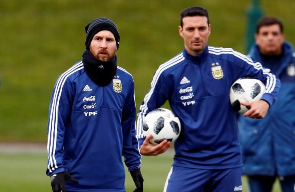 Lionel Scaloni: "Hace rato que no hablo con Messi"