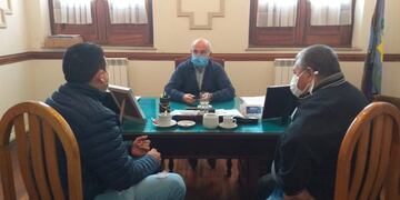 Hugo Fernandez con representantes del Sindicato de Empleados Municipales