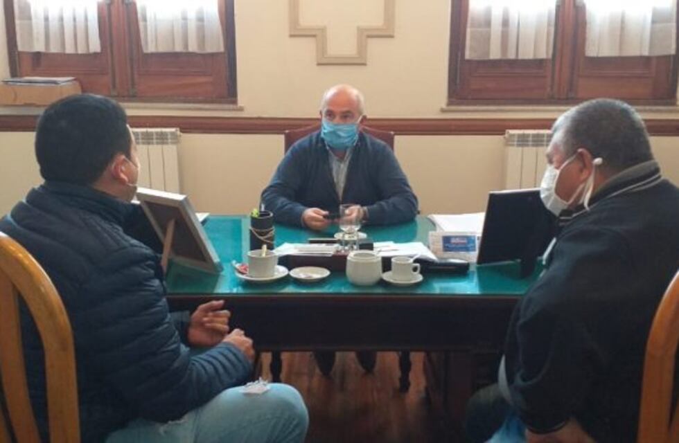 Hugo Fernández recibió a miembros del Sindicato de Trabajadores Municipales y al delegado de la UOCRA