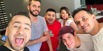 Equipo completo\u002E Camilo, Nardo, el Bomba, Magui Olave, Joaco Pilotto (redes sociales) y Pablo Lunghitano, representante\u002E