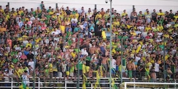 Hinchada de Defensa y Justicia (Foto: web9