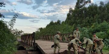 El Ejército terminó de instalar el puente Bailey en Carolina\u002E (Foto: Twitter)