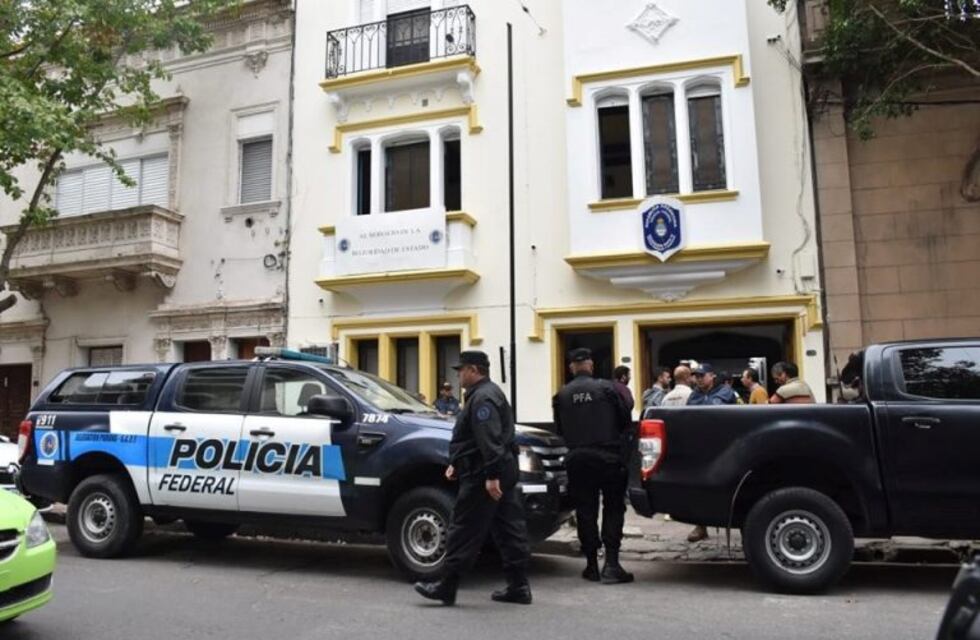 Prisión preventiva para tres policías federales acusados de proteger a narcos