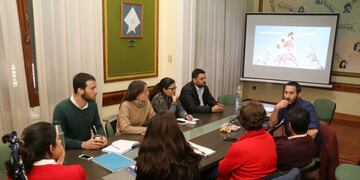 Funcionarios reunidos con UNER\nCrédito: MDG