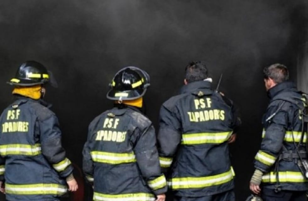 Un hombre murió al incendiarse un centro comunitario al que ingresó para resguardarse