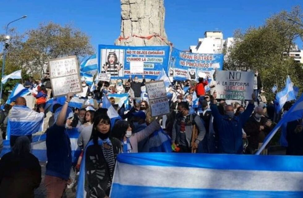 #12O: miles de marplatenses marcharon en un nuevo banderazo contra el Gobierno