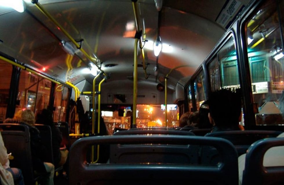 Larga espera: colectivos demoran hasta seis horas en horario nocturno