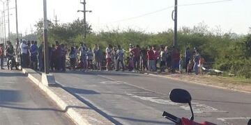 Tensión porque centenar de familias usurparon terrenos del ex Ejército\u002E (Diario Norte)