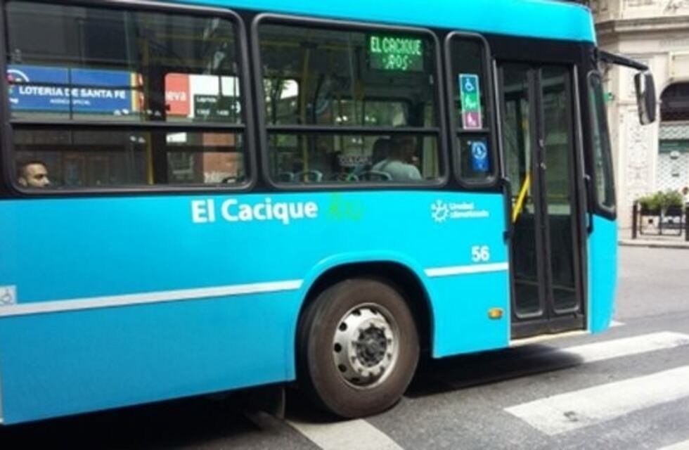 Balearon tres colectivos del Transporte Urbano de Pasajeros