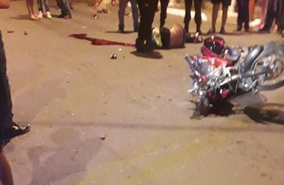 Viajaba sin casco, tuvo un accidente y se mató