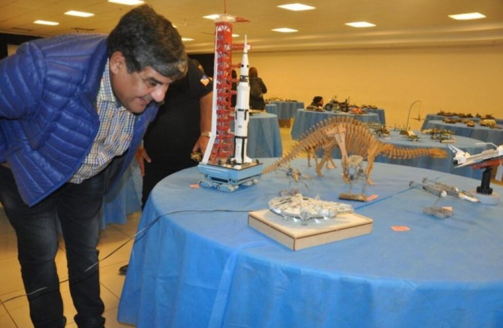 Arcando visitó la exposición de maquetas en Río Grande
