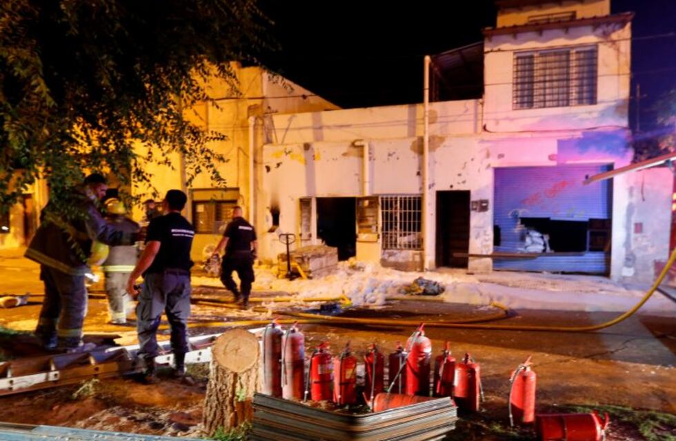 Se incendió un depósito de productos químicos en Neuquén: hay dos heridos