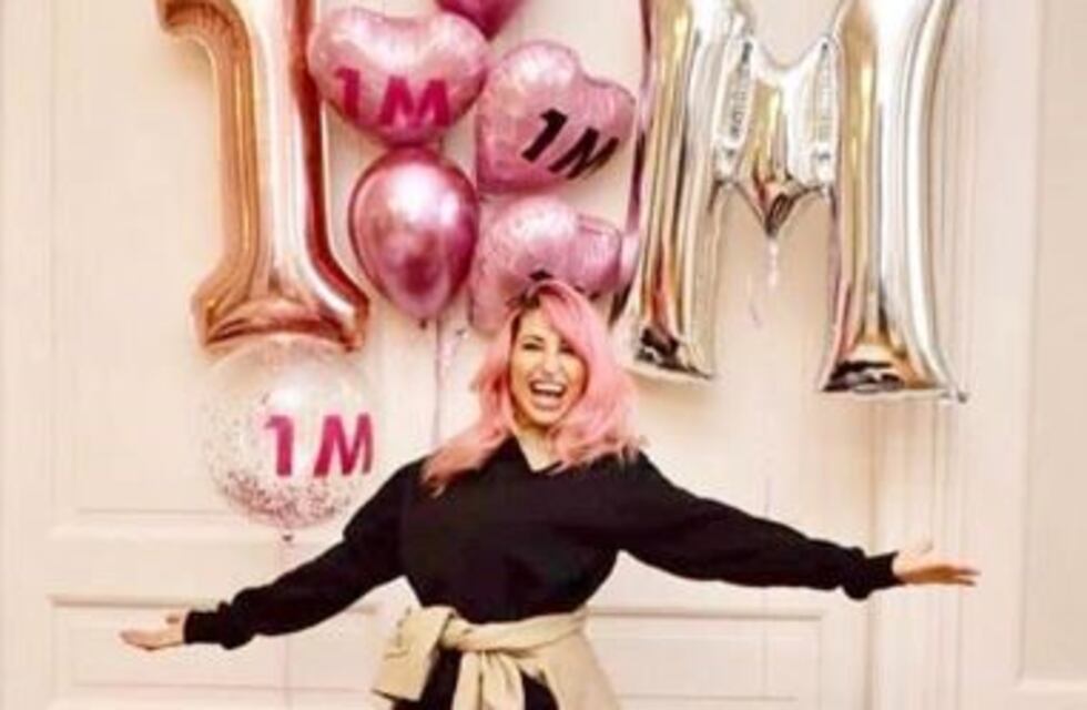 Vicky Xipolitakis llegó al millón de seguidores en Instagram y lo celebró con un desnudo