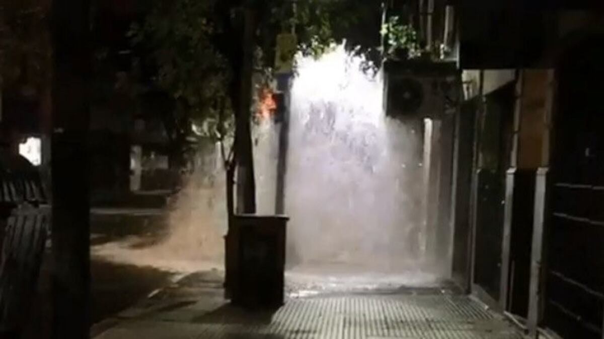 Se rompió un caño maestro en caballito