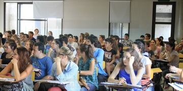 Aprobaron la asistencia libre en una facultad de Paraná