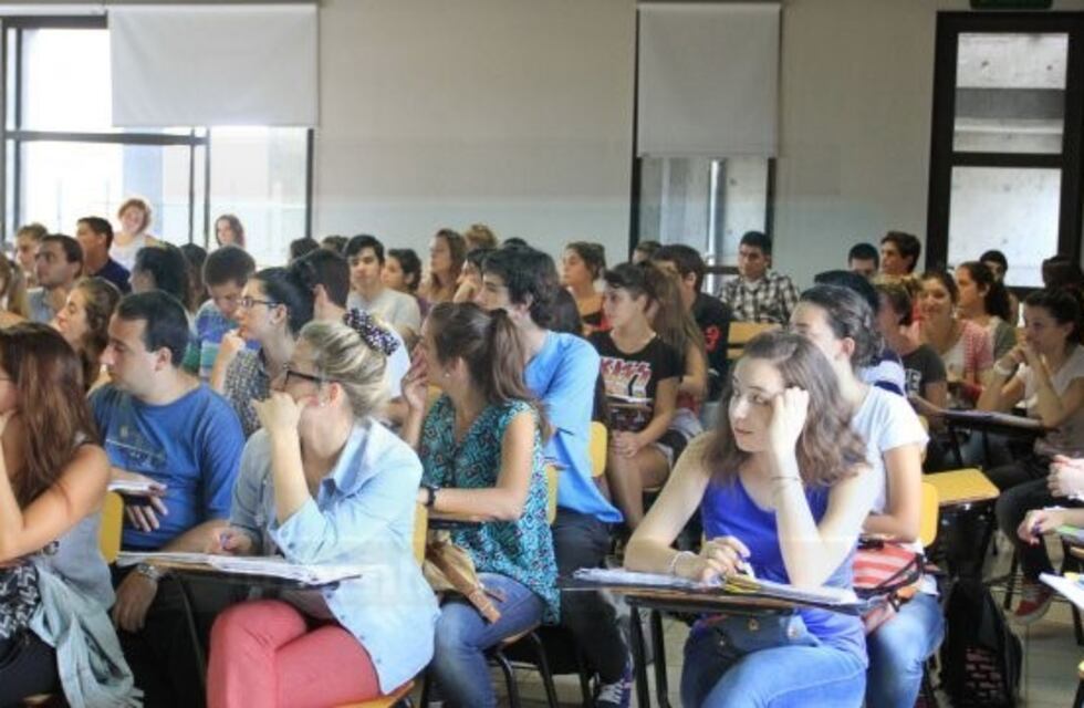 Aprobaron la asistencia libre en una Universidad de Paraná
