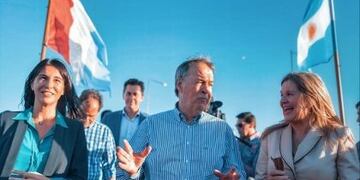 Juan Schiaretti y Natalia de la Sota