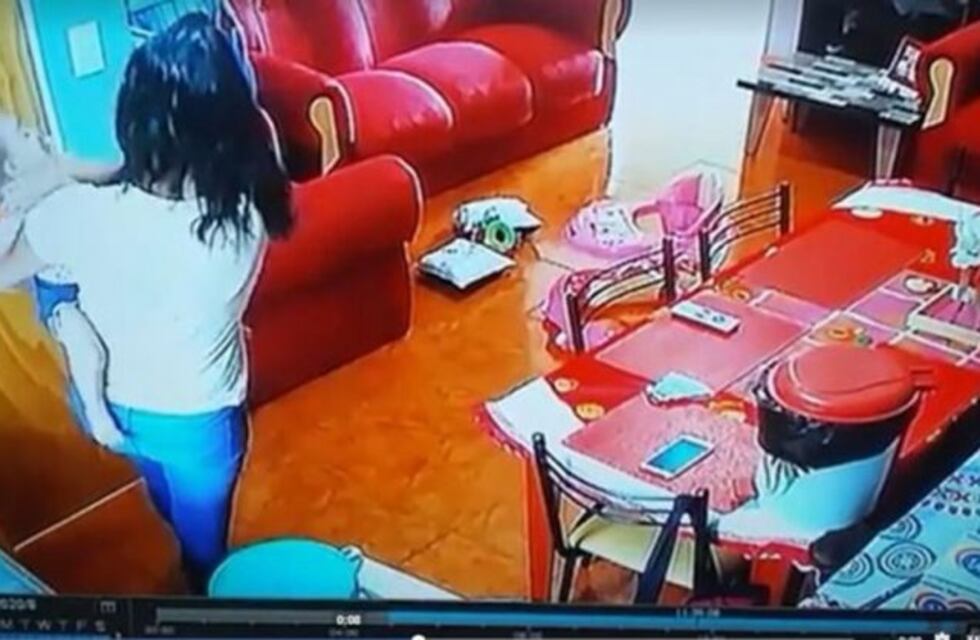 Denunciaron a una niñera que golpeaba a la beba que cuidaba en Oberá