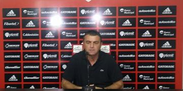 Osella banco al plantel en el conflicto ante el club.