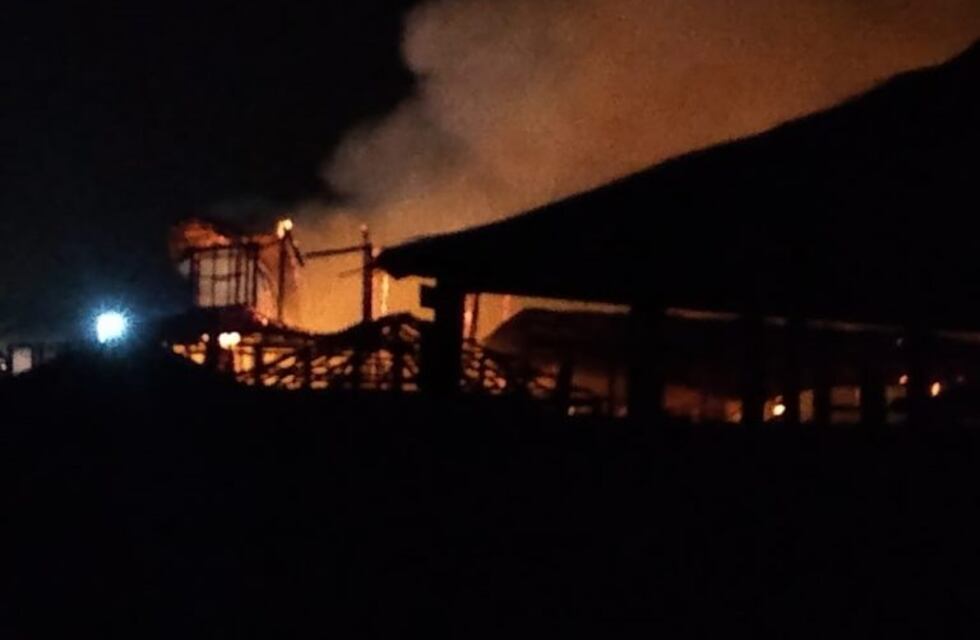 Un incendió destruyó el restaurante del balneario Costa Corvinas de Santa Clara