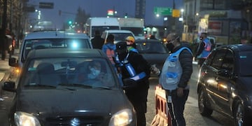 Controles en CABA en colectivos y Licencias de Conducir retenidas\u002E (Foto: Clarín)
