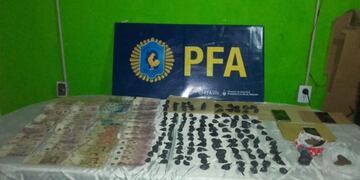 La madre y sus cuatros hijos se dedicaban al narcomenudeo\u002E Foto: Policía Federal de San Luis\u002E